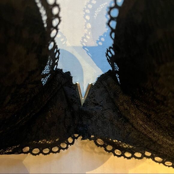 Victoria Secret plunge bra Black 34D lace trimmed underwire lightly padded - Picture 4 of 14
